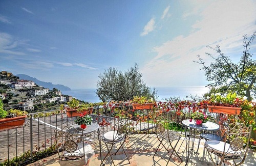Pogerola House | Villa Eufemia: A spacious three-story villa which faces the sun and the sea, with Free WI-FI.