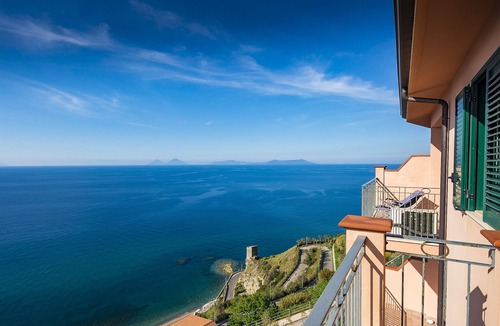 Piraino Apartment | VILLA HELIOS IS WAITING FOR AN UNFORGETTABLE HOLIDAY