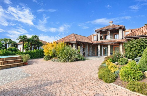 Cissano Villa | Villa Il Grotto - Three Bedroom Villa, Sleeps 8