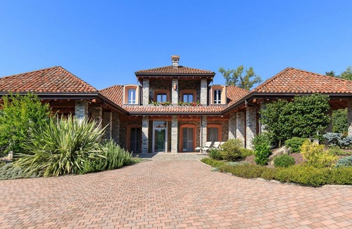 Cissano Villa | Villa Il Grotto - Three Bedroom Villa, Sleeps 8