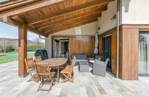 Les Preses Villa | Villa 'La Solfa' with Mountain Views, Wi-Fi and Air Conditioning