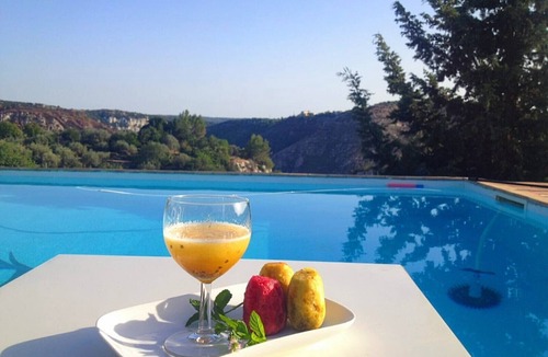 Ferla Villa | Villa Lenzo, an oasis of peace on the Anapo Valley.