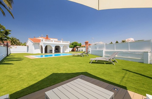 Miami Platja Villa | VILLA LOS DADOS: 4 bedrooms, private pool, jacuzzi, and barbecue