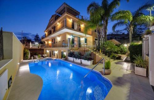 Marina di Ragusa Villa | Villa Magda - private pool 22 pax