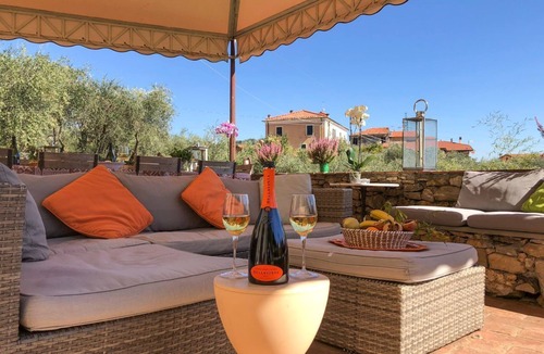 La Foce Villa | Villa Melinda - Four Bedroom Villa, Sleeps 8