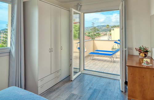 Diano Marina Villa | Villa Mimosa: exclusive use villa, garden, barbecue, 3 bedrooms and 3 bathrooms, max 8 people