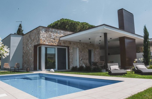 Pacengo Villa | Villa 'My Lagozise' with private pool, wifi and air conditioning