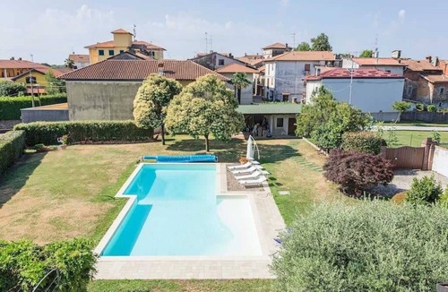 Divignano House | Villa near Milan with swimming pool