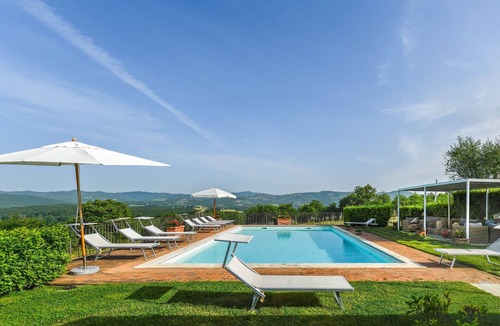 Rapale Villa | Villa near Siena with 9 bedrooms, private pool, Sauna and A/C!