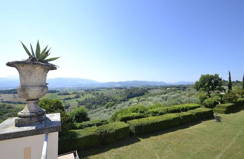 San Brizio Villa | Villa Prestigio Grande: A charming three-story historical villa situated in an elegant eighteenth-century building, with Free WI-FI.