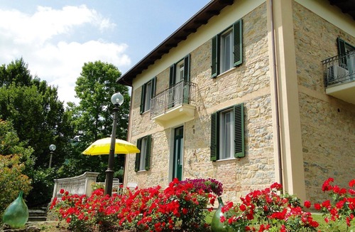 Casola in Lunigiana Villa | Villa, private pool,mountain views. Aircon included in price. Visit cinqueterre!