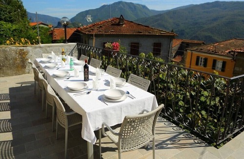 Casoli Villa | Villa Rosa. Sleeps up to 10 people,private pool(8.5m x 4.0m)+wifi radio internet