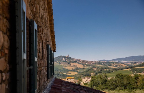 Todi Villa | VILLA ROSMARINO: scenic views, air conditioned, stylish interiors
