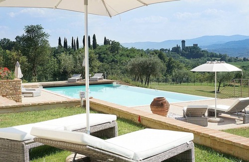 Reggello Villa | Villa Stellaria: An elegant and welcoming three-story villa located on top of a small hill, with Free WI-FI.