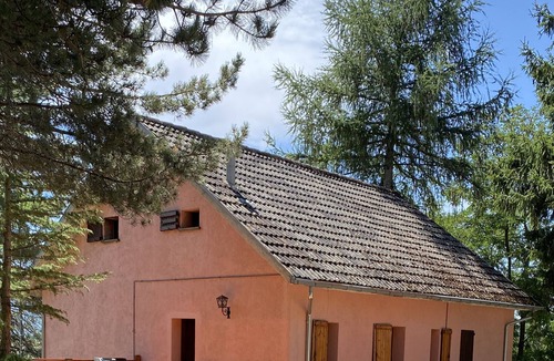 Campotosto Villa | Villa su Lago con giardino recintato, 12 posti ,Wi-Fi,Bbq,taverna con camino
