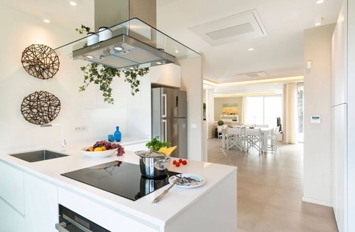 Stazzo Villa | Villa Sul Mare - Eight Bedroom Villa, Sleeps 16