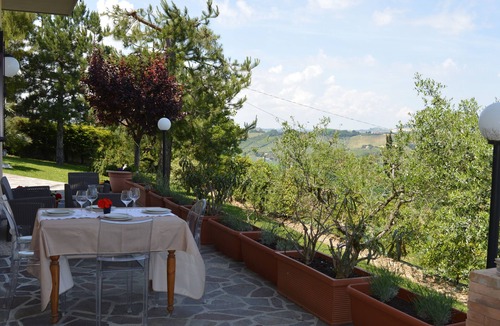 Acquaviva Picena Apartment | Villa surrounded by the green hills of the Marche just 10 minutes from the sea