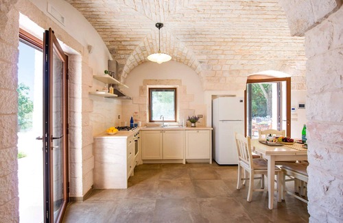 Casalini Villa | Villa Trullo Tesoro by Villa Plus