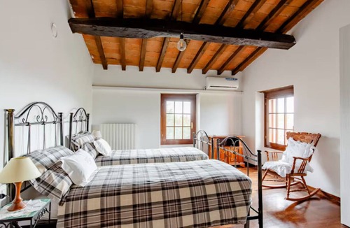 Montecalvo Versiggia House | Villa with Private Pool and Breathtaking View – Ideal for Families & Friends