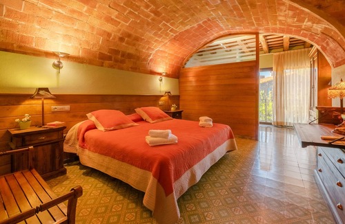 Espolla House | Village house between the walls of the old Espolla Castle. 5 rooms