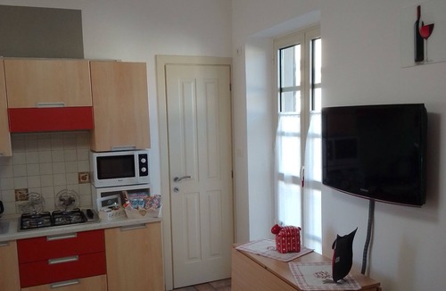 Villanova d'Asti Apartment | Villanova d 'Asti Centro - Studio apartment with penthouse terrace overlooking the Church of the Batù