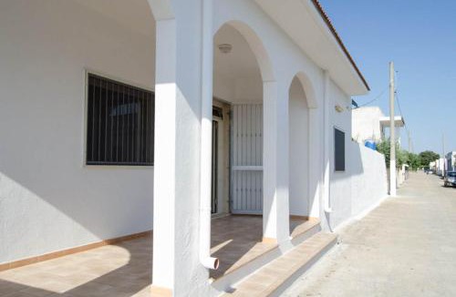 Specchiarica House | Villetta Misia con Piscina a 350 mt dalla spiaggia Specchiarica di San Pietro in Bevagna