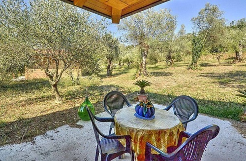 Sessa Aurunca House | Villino Aracea B, fully refundable with voucher*: A graceful cottage surrounded by vineyards and olive groves, with Free WI-FI.