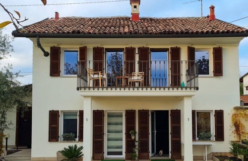 Santo Stefano Roero Villa | Villino Ca' Bianca in the land of wine, truffles and dining, disabled facilities