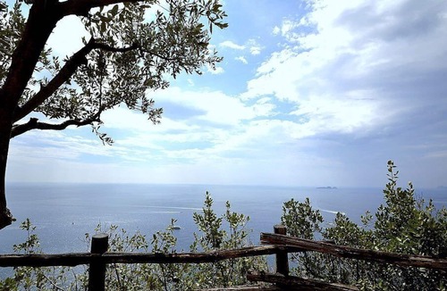 Arienzo Villa | Villino Supremo: A characteristic two-story cottage which faces the sun and the sea, with Free WI-FI.