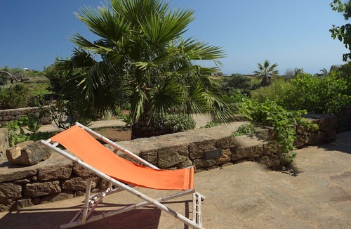 Pantelleria House | [Vineyard View + Garden + Barbecue] "Green Garden Dammuso"n