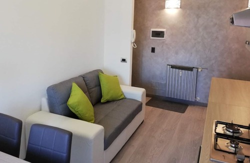 Novegro Apartment | Walk to Linate airport with soundproofed room - close to H San Raffaele