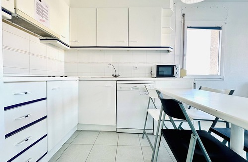 Roses Town Center Apartment | Well it located in front of the fishing port of Roses, very sunny and with fantastic views