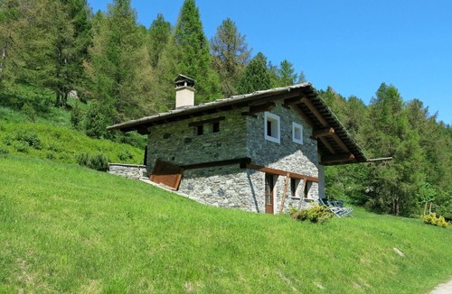 Sampeyre House | Wonderful private villa for 5 people with TV, patio and parking