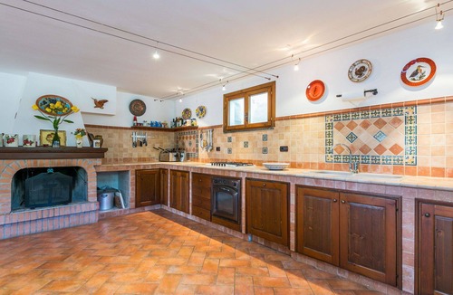 Cecina House | Wonderful private villa with WIFI, A/C, private pool, hot tub, TV, patio and pets allowed