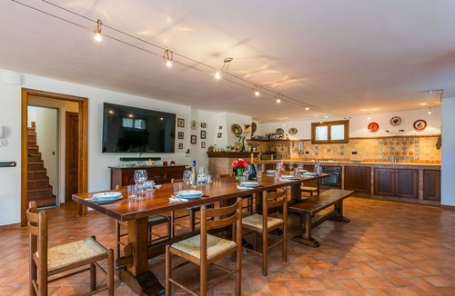 Cecina House | Wonderful private villa with WIFI, A/C, private pool, hot tub, TV, patio and pets allowed