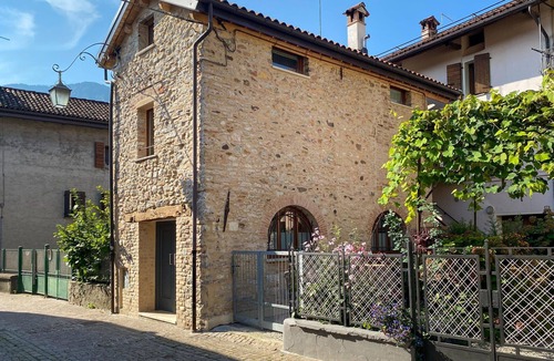 Feltre House | Wonderful private villa for 4 guests with WIFI, A/C and TV