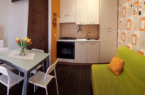 Marina di Ragusa Villa | Yellow villa with lawn and use of swimming pool and jacuzzi only 300 meters from the sea