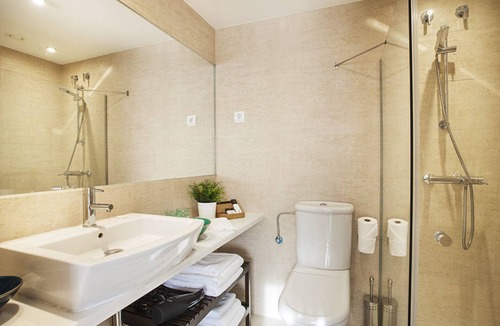Poblenou House | Your 2 rooms and 2 bath home 200m from the beach