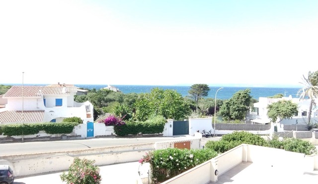 Basic Seafront Apt-Short Walk to Sottotorre Beach