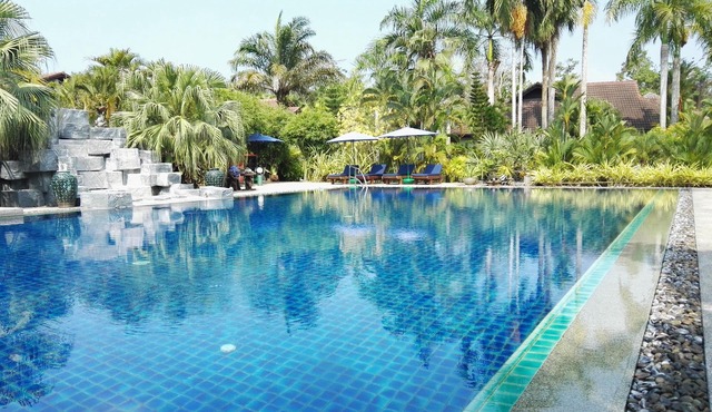 Golf paradise!Villa Daily. Service, exclusive quiet location with garden and jacuzzi