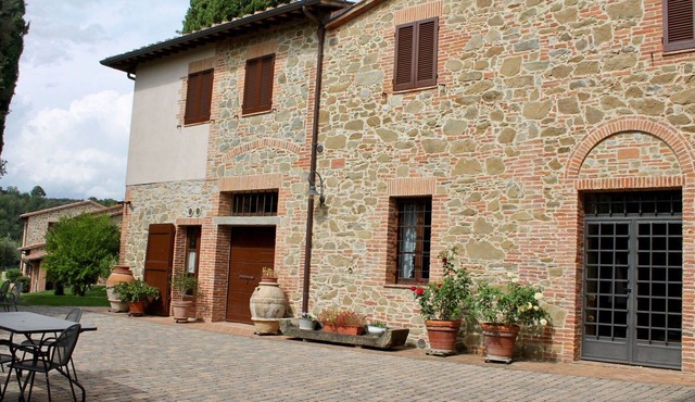 Nice apartment in villa for 6 people with A/C, pool, WIFI, TV and terrace