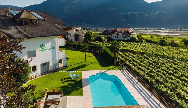 Vacation apartment in Andriano for hikers & cyclists, pool - relaxation guaranteed