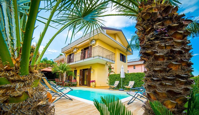 Villa "Tra Etna e Mare con Piscina" with Sea View, Private Pool & Wi-Fi