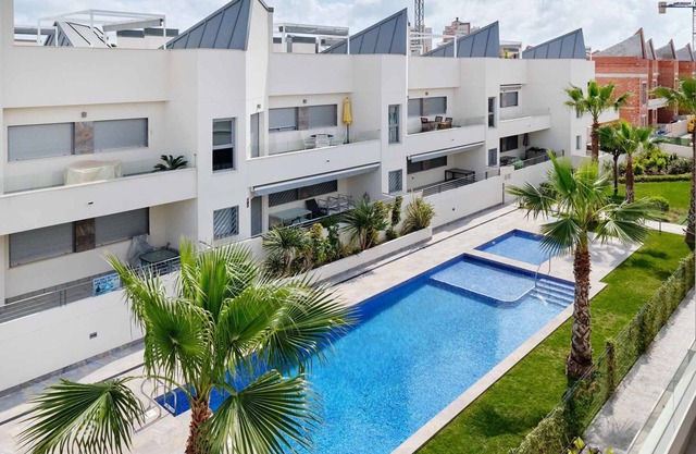 10 - Top floor apartment with solarium