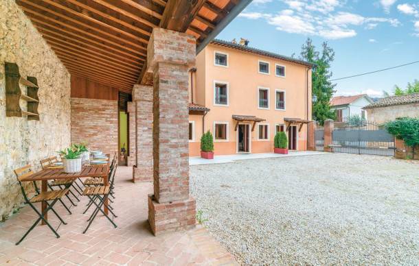 2 bedroom accommodation in Castelgomberto VI