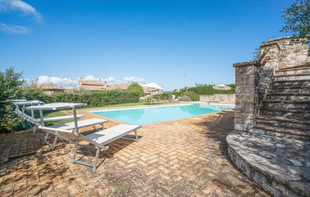 2 bedroom accommodation in Todi PG