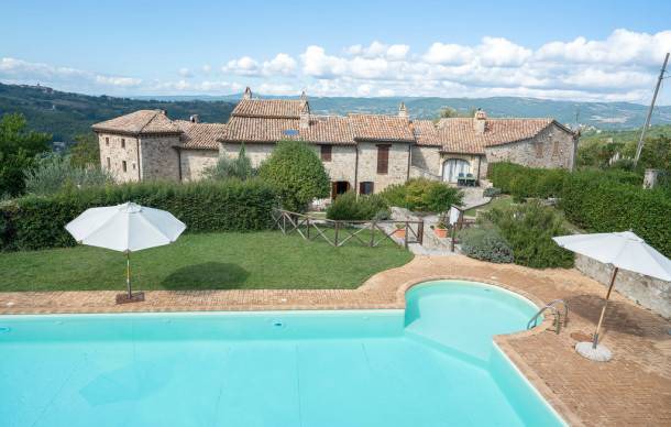 2 bedroom accommodation in Todi PG