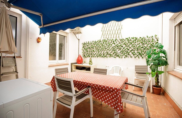 4 bedroom cozy apartment in Roses