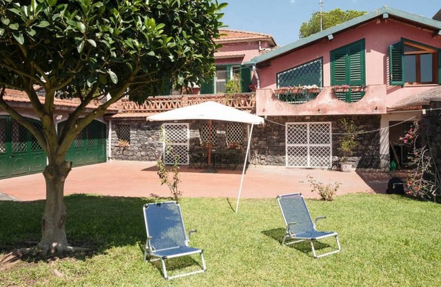 Acireale B&B Double AC bedroom in villa with g
