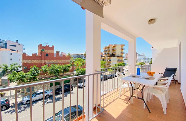APARTAMENTOS AQUARIUM (REF 2A). ON THE BEACHFRONT, PERFECT X 2.